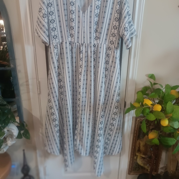 BloomChic White and Blue Maxi Flutter Sleeve Sundress - Picture 2 of 5